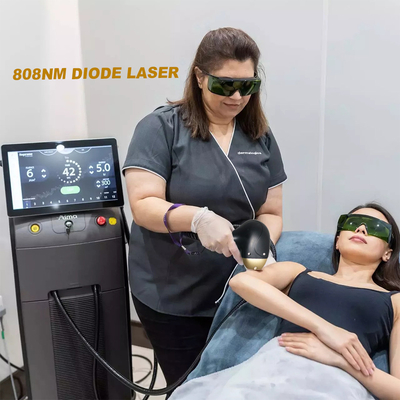 Máy tẩy lông bằng laser Diode ISO 808nm